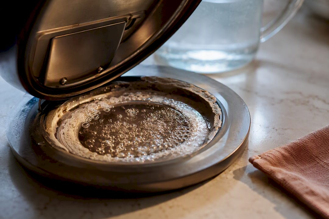 Citric acid fizzing on kettle limescale